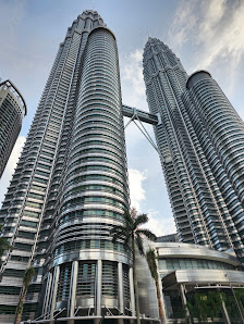 Petronas Twin Towers image 3
